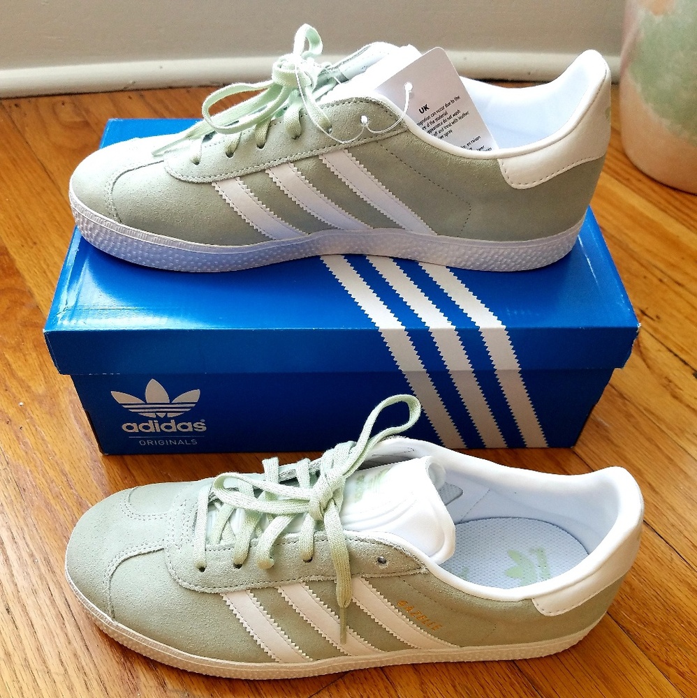 Authentic Adidas Gazelle 6.5 for men. (Unisex)
